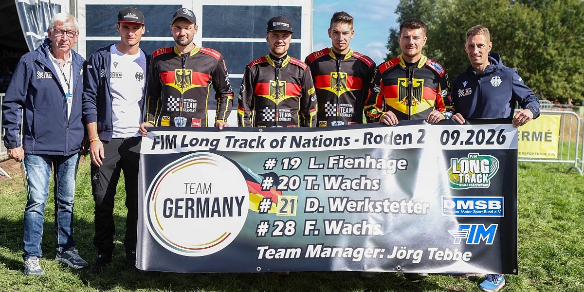 Deutsche Nationalmannschaft, Langbahn-Team-WM 2026, Roden Gruppenfoto der aufgereihten Deutschen Langbahn-Nationalmannschaft hinter einem Banner bei der Langbahn-Team-WM 2026 in Roden.