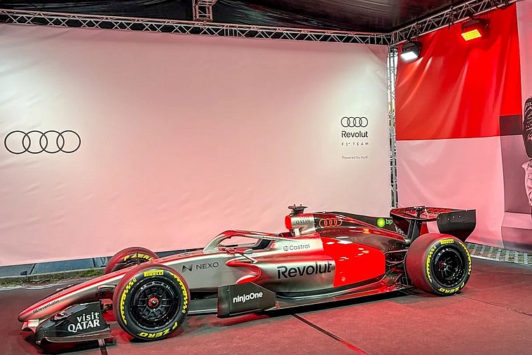 Audi R26 Showcar im Fahrerlager Audi R26 Showcar im Fahrerlager