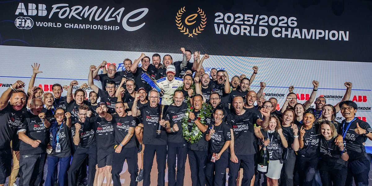 Pascal Wehrlein Formel-E-Weltmeister 2026 Gruppenfoto Porsche Formel-E-Team, London E-Prix, 2026, Porsche AG