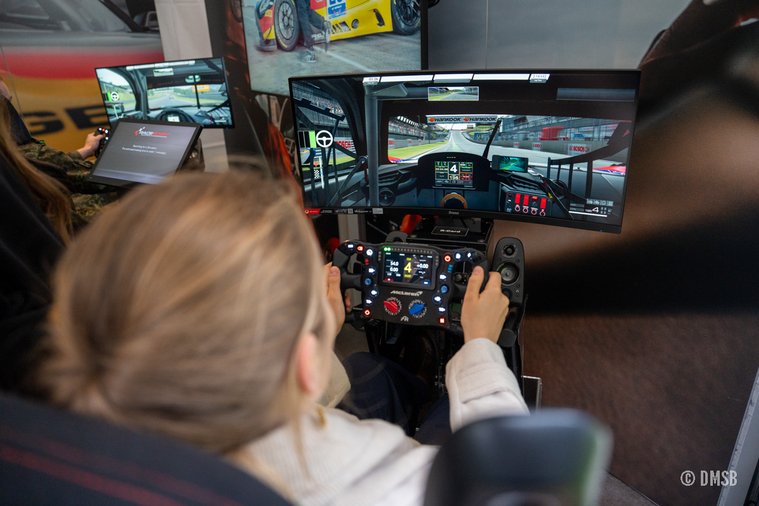 SimRacing am Partnerstand von DMSB, ADAC und ADAC Stiftung