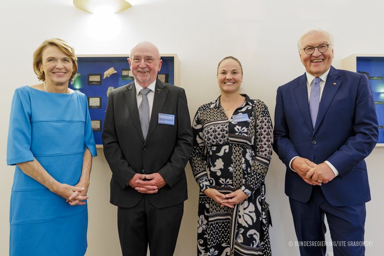 v.l.n.r.: Elke Büdenbender, stv. DMSB-Präsident Hans-Robert Kreutz, Vorstandsvorsitzende Julia Walter, Bundespräsident Frank Walter Steinmeier