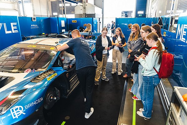Discover Motorsport - Young Women's Edition 2025, Maximilian Paul erklärt das DTM-Fahrzeug