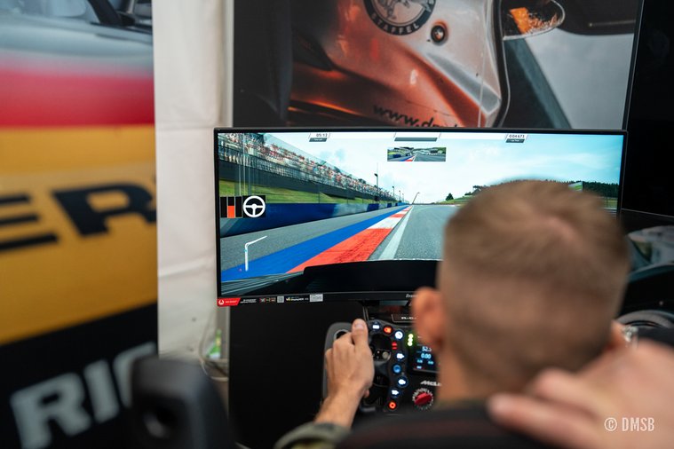 SimRacing am Partnerstand von DMSB, ADAC und ADAC Stiftung