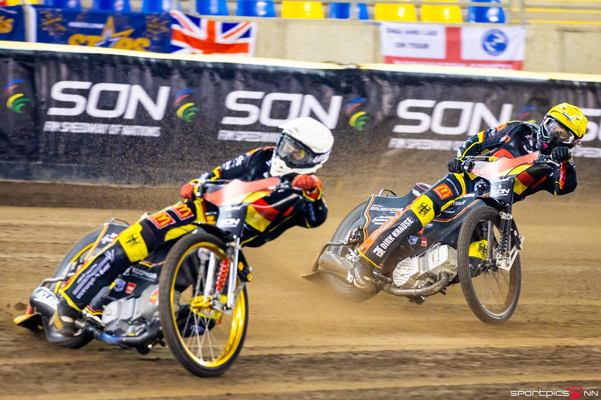 Zwei deutsche Speedway Fahrer in Action während eines Rennens